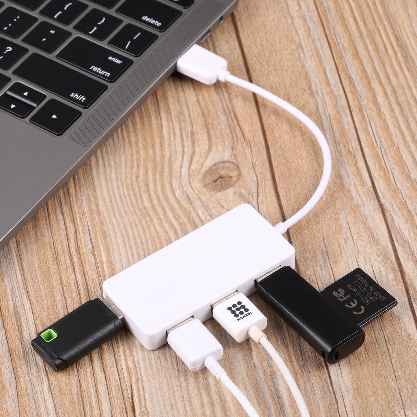 4-Port Usb 2.0 Hub Easy Plug & Play White